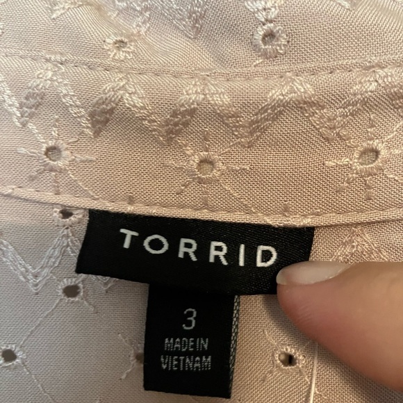 NWT Torrid Blouse 3XL Eyelet Button Up Long Sleeve Shirt Lightweight Casual - Picture 2 of 7